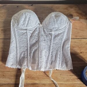 Chic White Lace Bustier